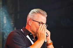 Edgar (perc. & bluesharp)